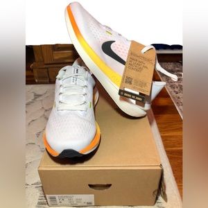 NWB - Nike Winflo 10 Women's Road Running Shoes - Size 7.5
